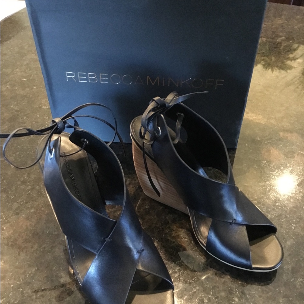 New Rebecca Minkoff Leather wedge - Picture 3 of 8